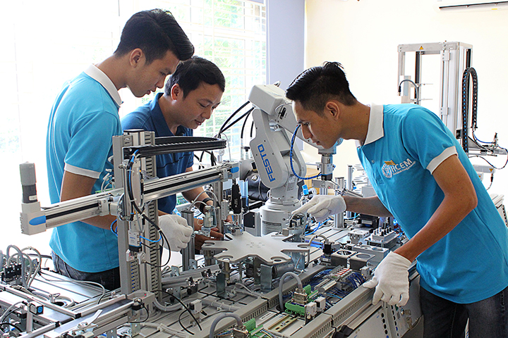 Hợp tác nhà trường - doanh nghiệp để nâng chất lượng nguồn lao động
