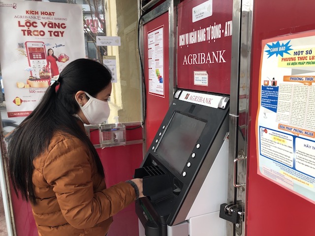 Thanh toán không tiền mặt giảm tải lớn cho ATM