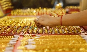 Giá vàng tiếp đà tăng mạnh đến 300.000 đồng/lượng