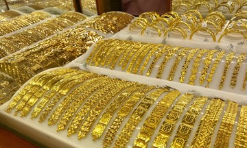 Giá vàng trong nước quay đầu giảm nhưng vẫn trụ vững trên ngưỡng 62 triệu đồng/lượng