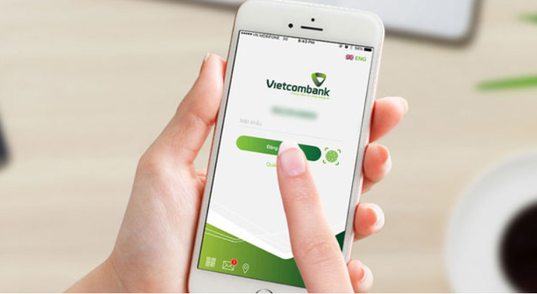 Khách hàng 'choáng váng' vì phí SMS Banking Vietcombank tăng sốc lên tới 77.000 đồng/tháng