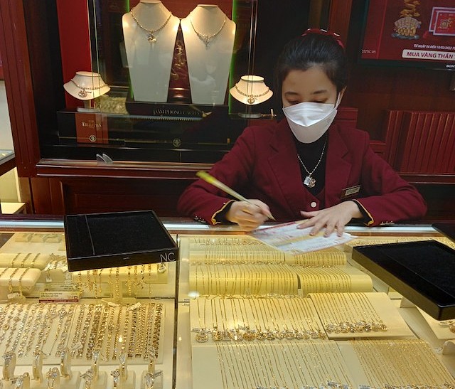 Dự báo giá vàng tiếp tục phá đỉnh, nhà đầu tư có nên mua vào lúc này?
