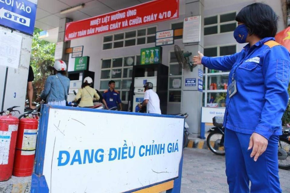 Có nên điều chỉnh giá xăng dầu sớm hơn 10 ngày?
