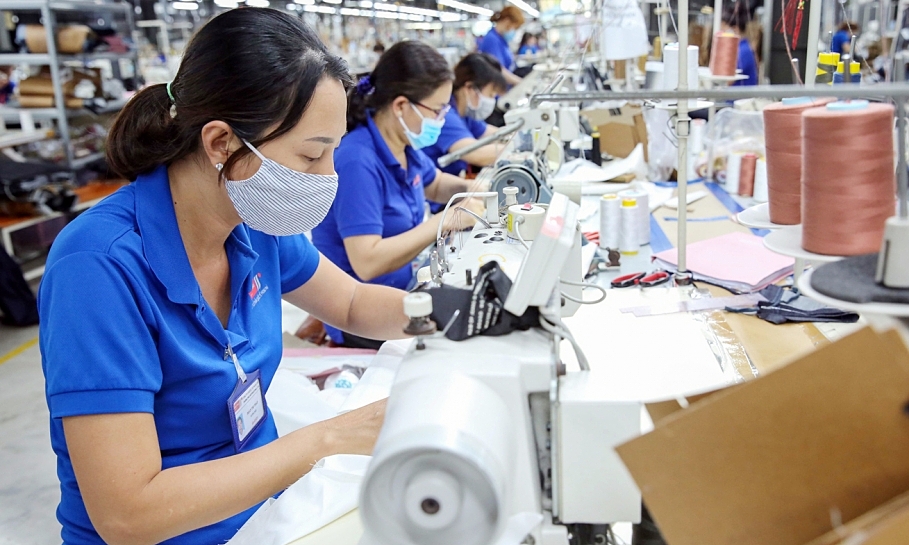 Người lao động 'ngóng' tăng lương tối thiểu từng ngày