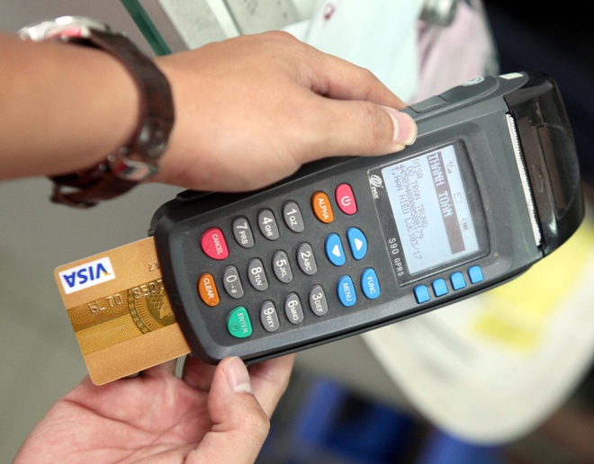 Visa và Mastercard chuẩn bị tăng phí thẻ tín dụng