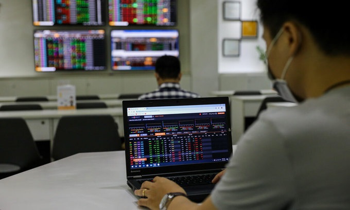 Sắc xanh bất ngờ trở lại, VN-Index tăng nhẹ 0,03 điểm