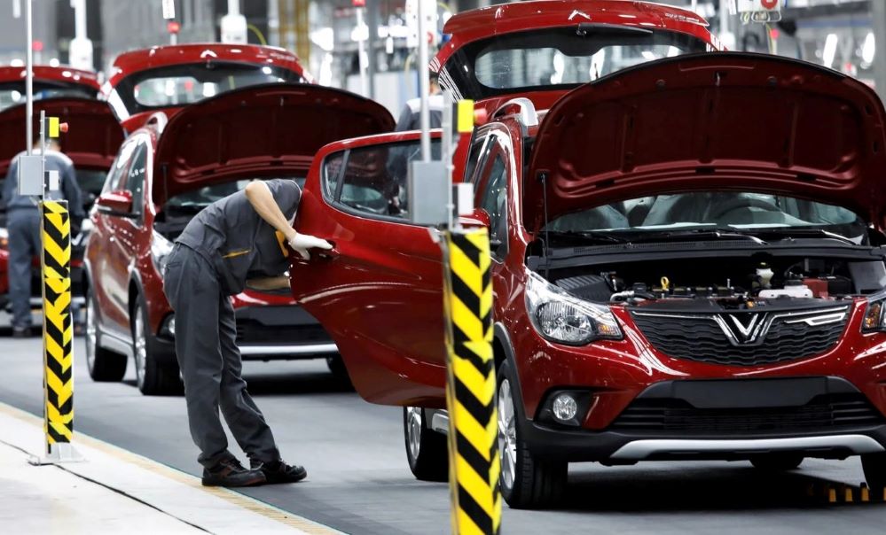 Doanh số bán xe lắp ráp trong nước gần gấp đôi xe nhập khẩu