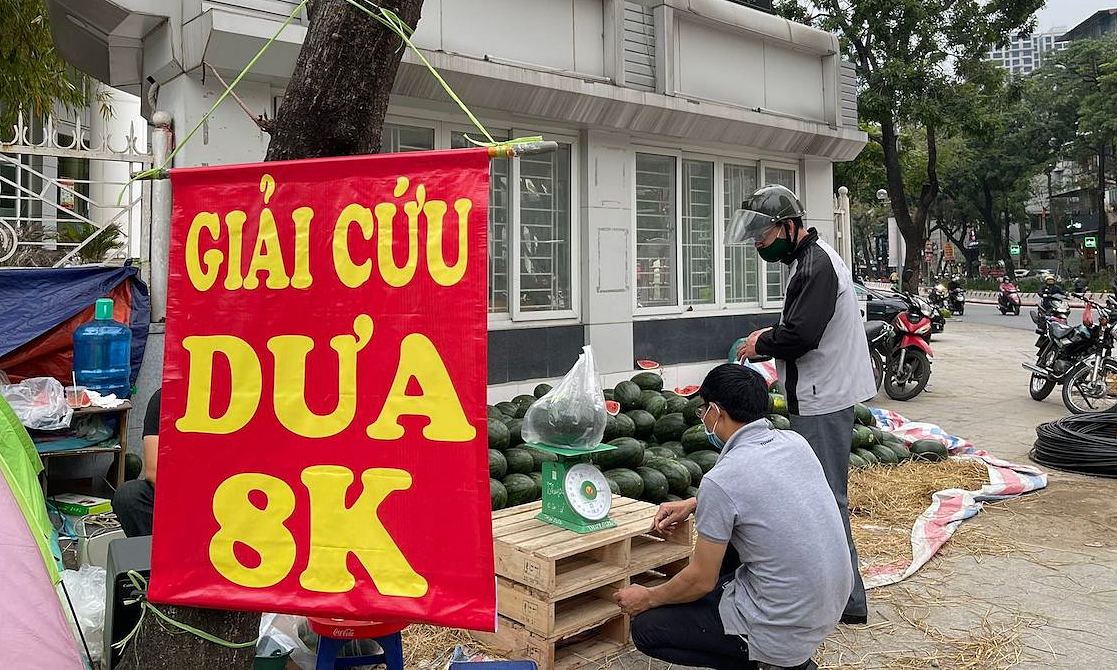Tràn ngập nông sản quay đầu từ cửa khẩu về đường phố Hà Nội