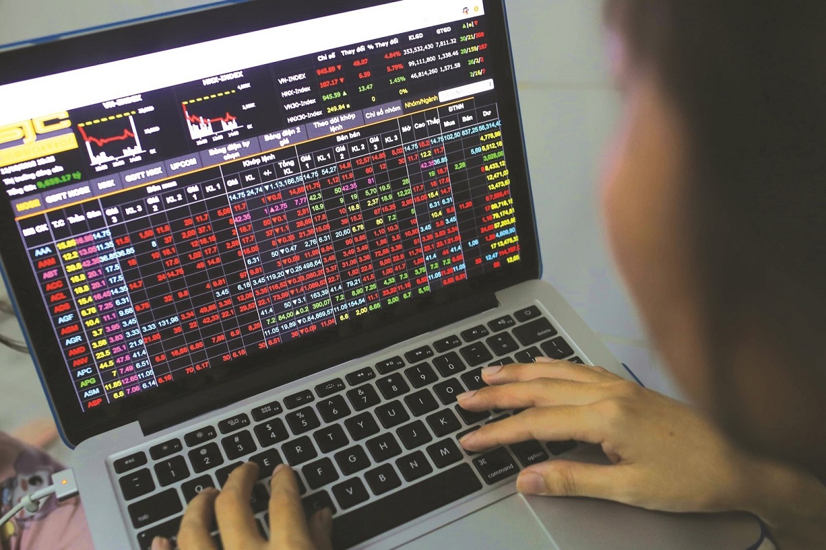Nhóm cổ phiếu hàng hóa bị bán sàn hàng loạt, VN-Index ‘bốc hơi’ hơn 20 điểm