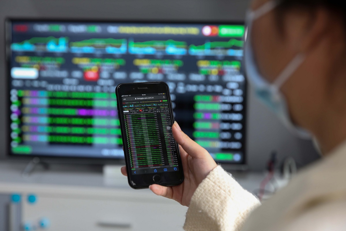 Nhiều nhóm cổ phiếu hàng hoá ‘nóng’ trở lại, VN-Index tăng phiên thứ 4 liên tiếp
