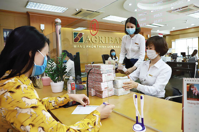Ngân hàng ‘mạnh tay’ đẩy vốn ra thị trường