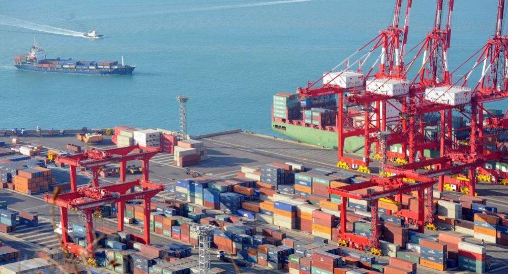 Thâm hụt cán cân thương mại hàng hóa vẫn còn tới gần 0,5 tỷ USD