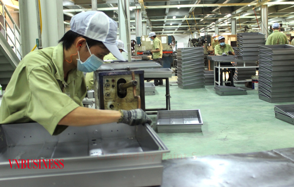 Đơn hàng không thiếu, vì sao doanh nghiệp còn cân nhắc?