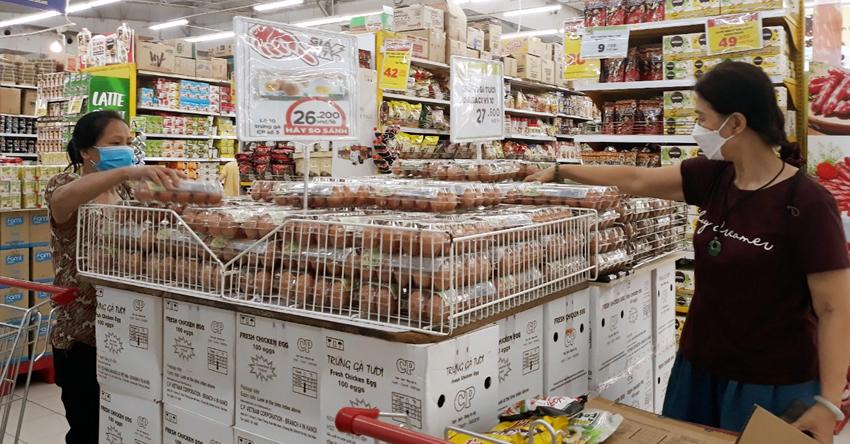 Giá xăng giảm 'nhỏ giọt', hàng hóa khó đứng yên
