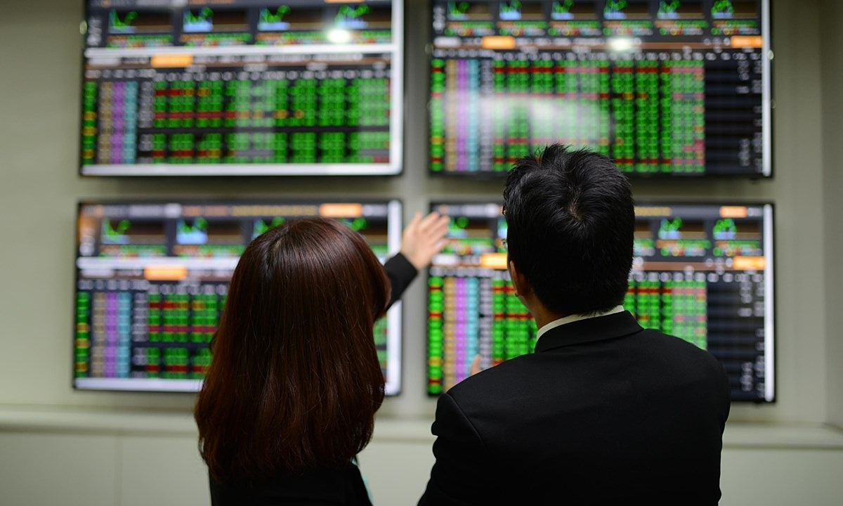 Cổ phiếu đầu cơ được ‘giải cứu’, VN-Index tăng gần 22 điểm