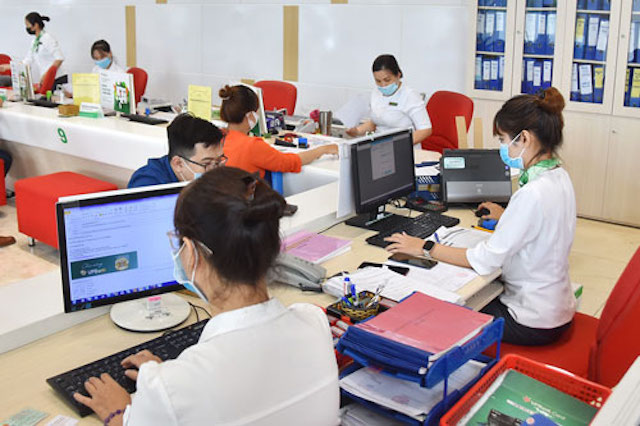 Tăng trưởng tiền gửi 2 tháng lớn hơn cả năm 2021, thanh khoản ngân hàng vẫn 'căng'