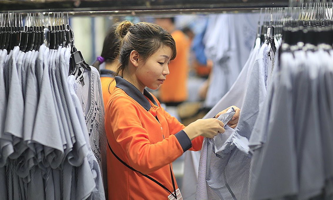Đầy ắp đơn hàng, doanh nghiệp dệt may vẫn chưa thể yên tâm