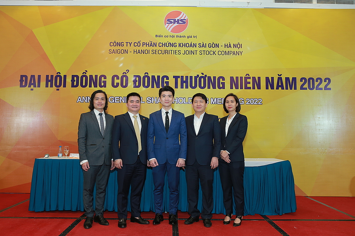 Bầu Hiển từ nhiệm Chủ tịch HĐQT SHS, tuân thủ quy định Luật các TCTD