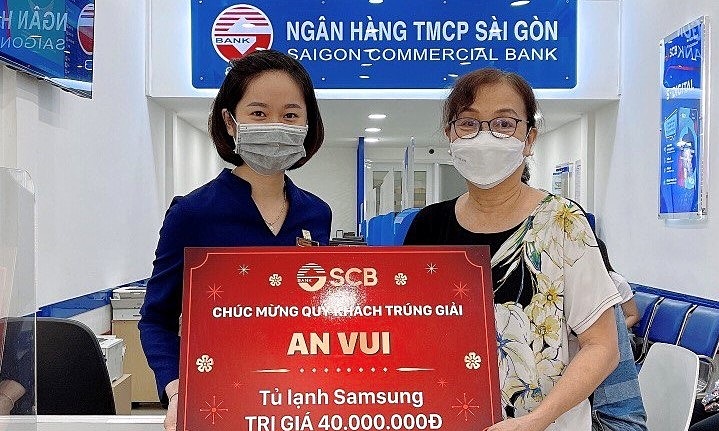SCB trao thưởng cho khách hàng trúng giải chương trình “Tết Vinh Hoa - Xuân Phú Quý”