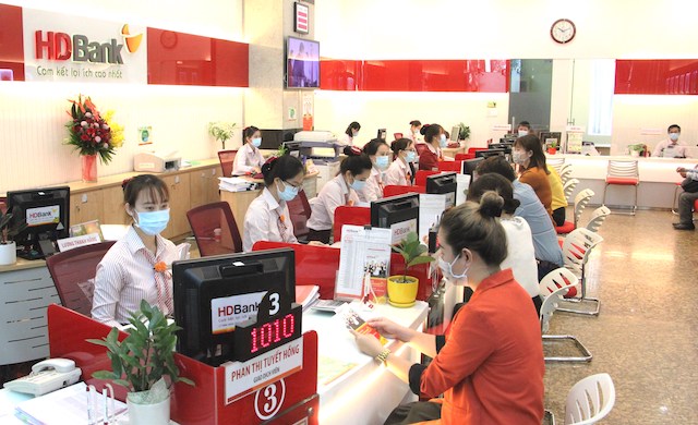 Nguồn thu từ bancassurance làm ‘ấm lòng’ cổ đông ngân hàng