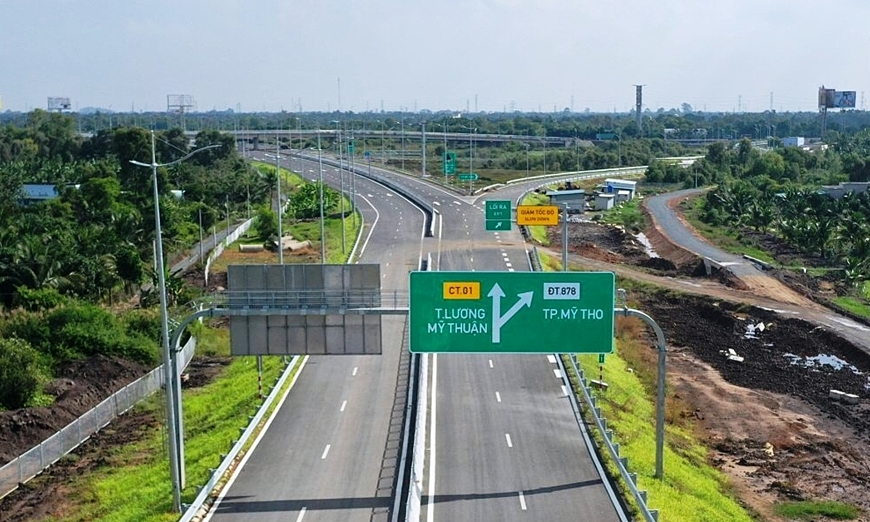 'Khoảng trống' pháp lý về quản lý, khai thác đường cao tốc
