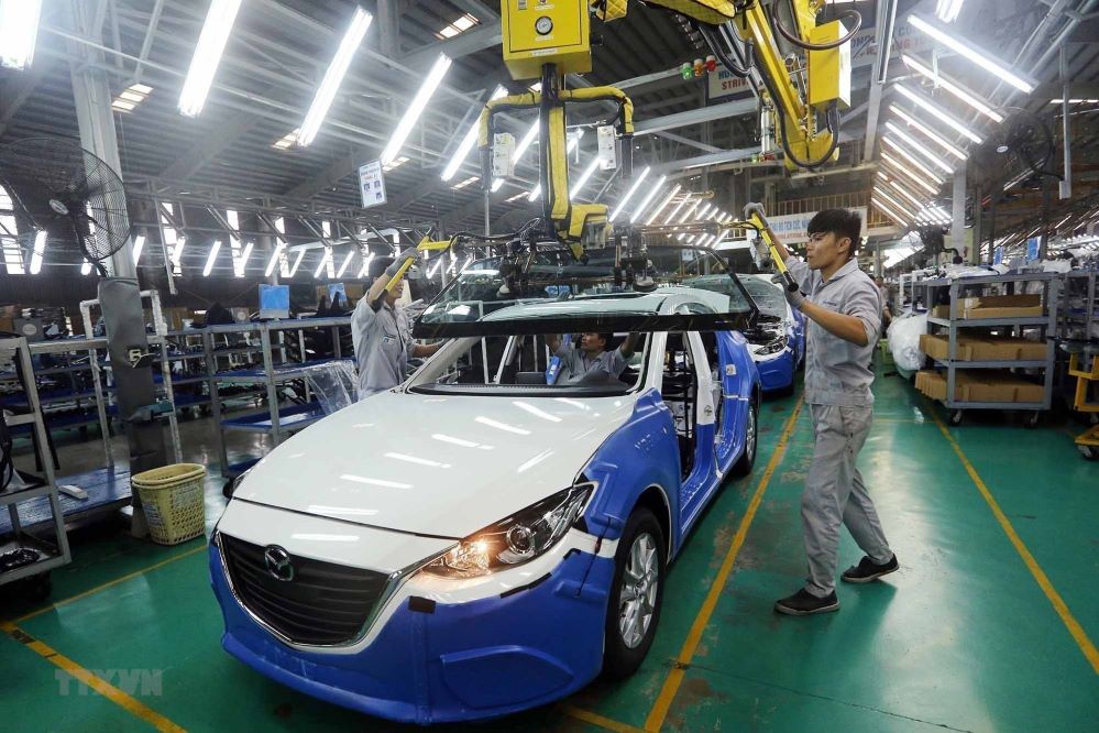 ‘Chạy nước rút’ hưởng giảm lệ phí trước bạ, doanh số ô tô lắp ráp trong nước tăng mạnh hơn xe nhập khẩu