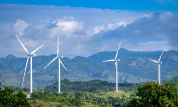 Vì sao Việt Nam phải mua điện từ Lào và Trung Quốc dù công suất năng lượng tái tạo đứng đầu ASEAN?