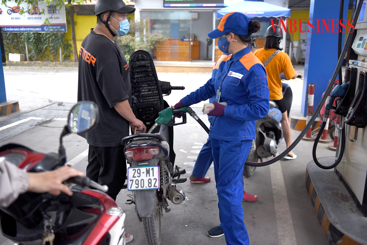 Giá xăng có thể tăng thêm 500 đồng/lít