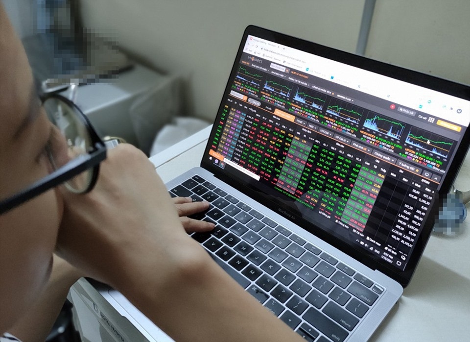 Hai nhóm cổ phiếu tiềm năng hưởng lợi từ gói hỗ trợ lãi suất 2%