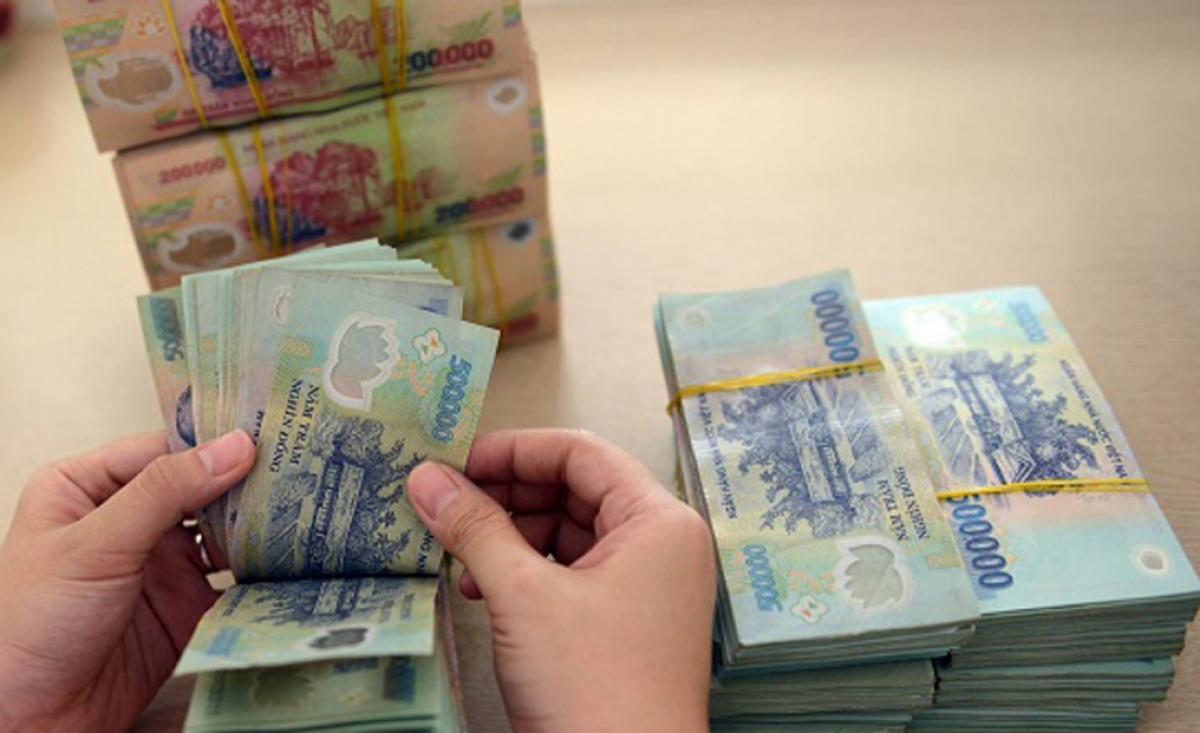 Thị trường trái phiếu doanh nghiệp, chứng khoán nhiều rủi ro, dòng tiền dịch chuyển vào đâu?
