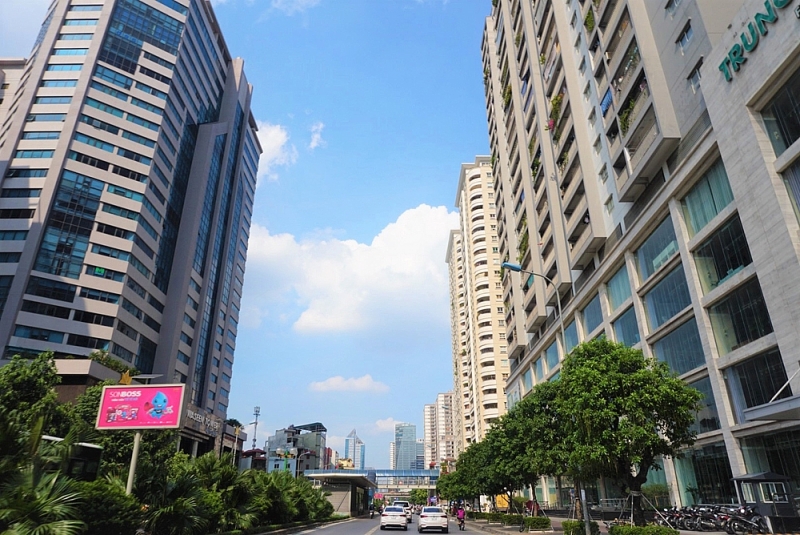 Hàng loạt vi phạm xây dựng trên tuyến đường Lê Văn Lương – Tố Hữu (Hà Nội)