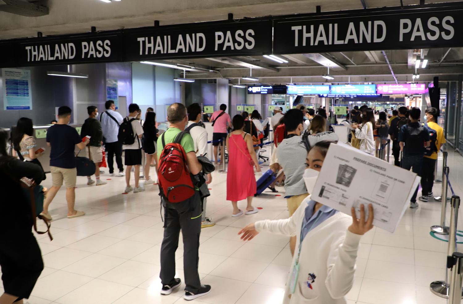 Thái Lan hoãn thu phí nhập cảnh 300 baht đối với du khách nước ngoài