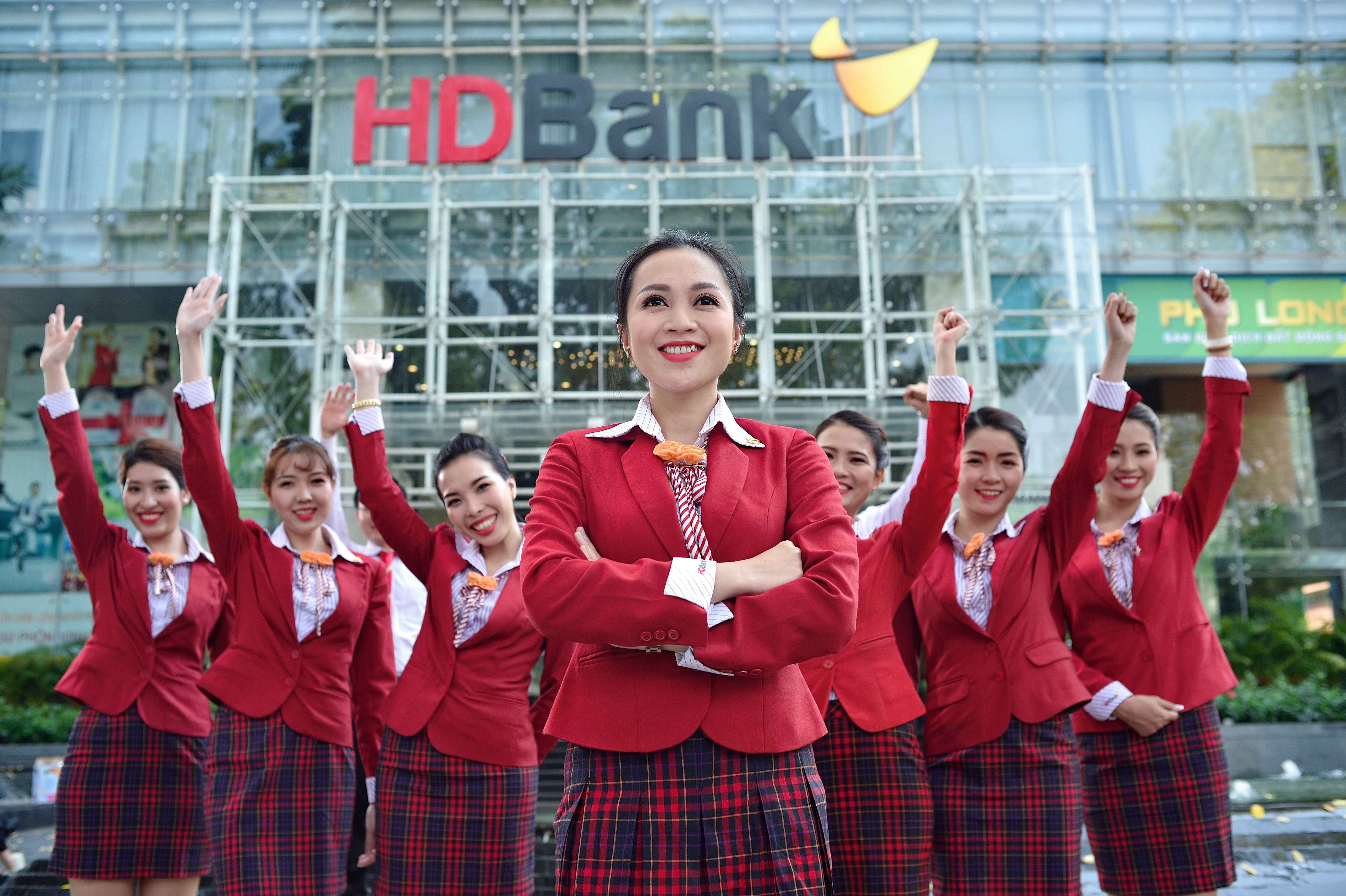 Tiếp tục 'phủ sóng' trên cả nước, HDBank mở mới 18 điểm giao dịch và tuyển dụng 250 ứng viên
