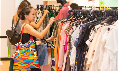 Tại sao ngành công nghiệp thời trang không thể tái chế quần áo bỏ đi?