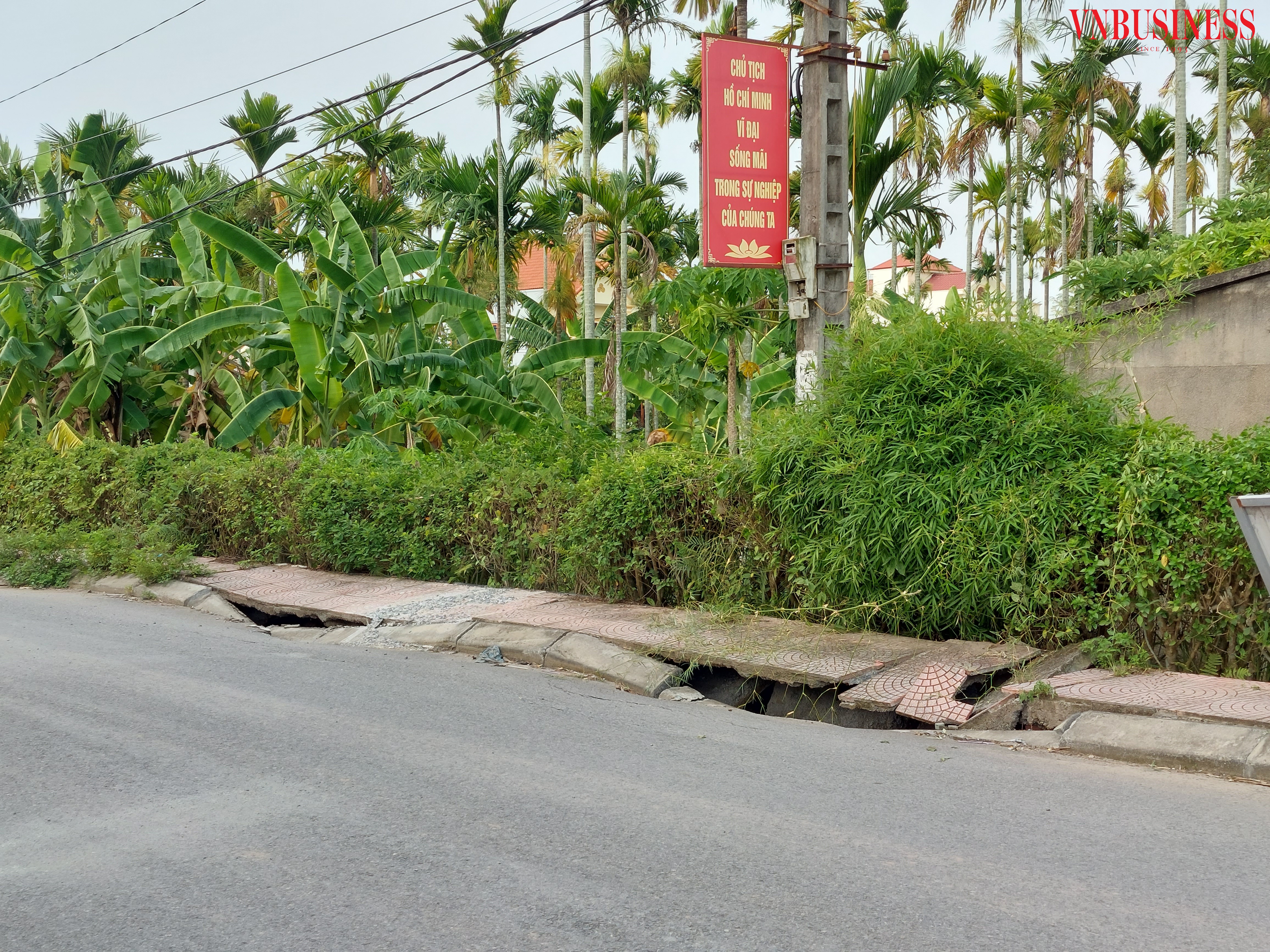 Sạt lở cục bộ tại đường trục xã Hoa Động, Hải Phòng
