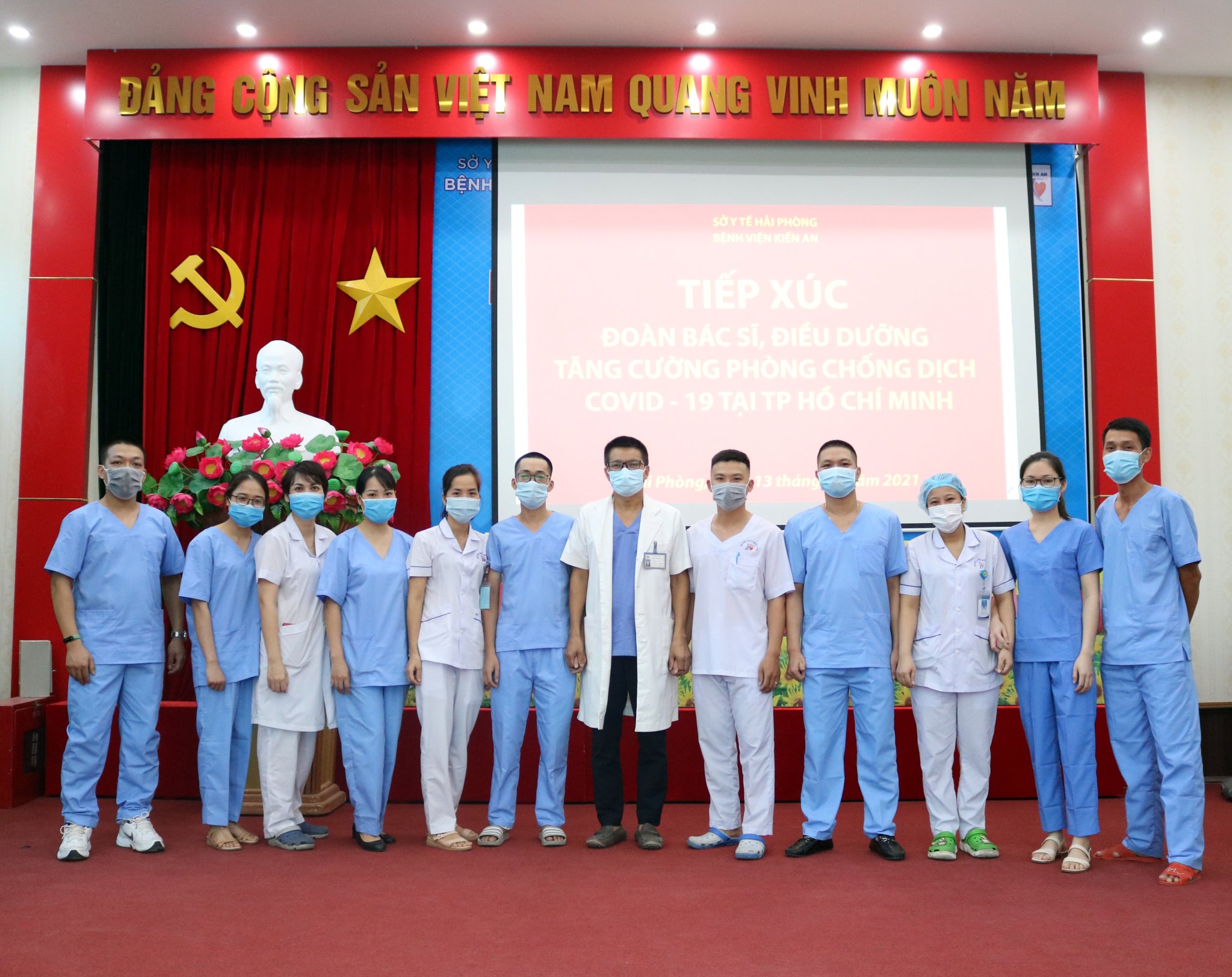 Chuyện về những 'chiến binh áo trắng' của Tp. Hải Phòng ra trận chống dịch Covid-19