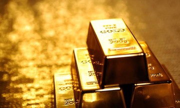 Giá vàng thế giới lao dốc, 'vênh' với giá vàng trong nước gần 19 triệu đồng/lượng