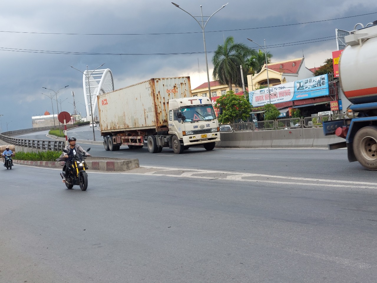 Hải Phòng khắc phục 'sống trâu' tại cầu vượt Nguyễn Bỉnh Khiêm và Nguyễn Văn Linh