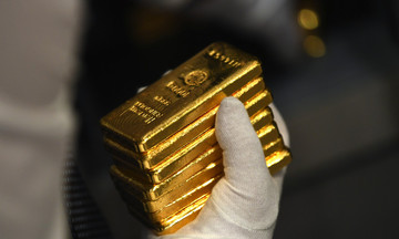 Diễn biến trái chiều đẩy chênh lệch giá vàng trong nước và thế giới lên gần 19,3 triệu đồng/lượng