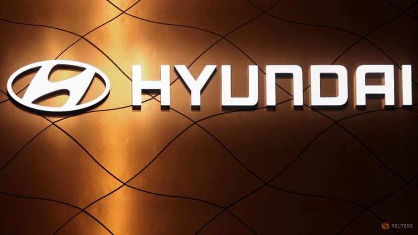 Hyundai Motor ra mắt sedan điện đầu tiên, đối đầu với Tesla