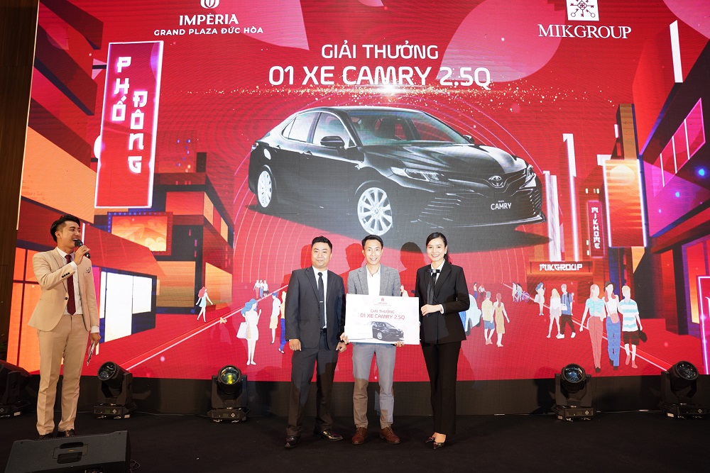 MIKGroup “chơi lớn” tặng không giới hạn xe ô tô Camry và iPhone 13 cho khách hàng