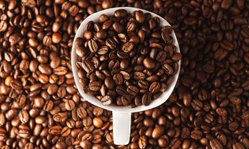 Cà phê giảm nhẹ xuống 42.800 đồng/kg, xuất khẩu sẽ gặp khó
