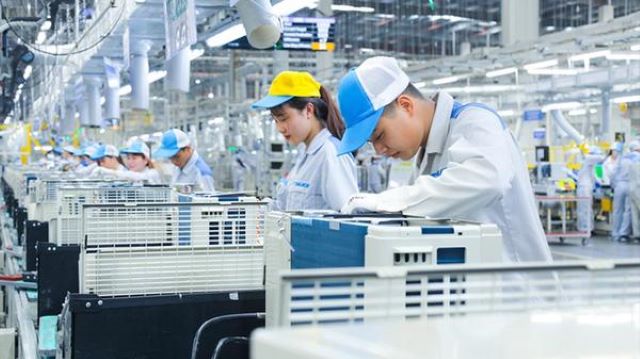 Vốn đầu tư nước ngoài điều chỉnh tăng gần 60%