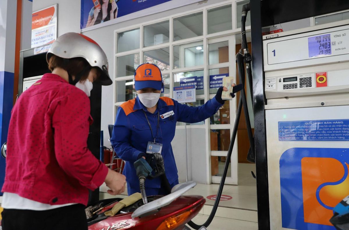 Giảm lần thứ 4 liên tiếp, xăng E5 RON 92 xuống 24.620 đồng/lít