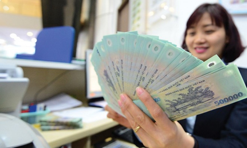Hiệu quả làm việc của nhân viên ngân hàng tăng cao, thưởng 2/9 thế nào?