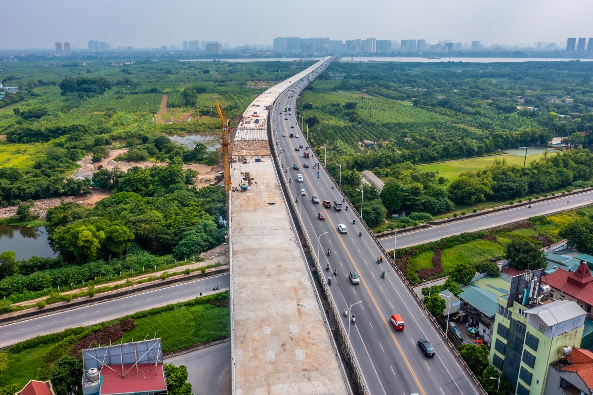 Giải mã hiện tượng “dậy sóng” của bờ Đông sông Hồng
