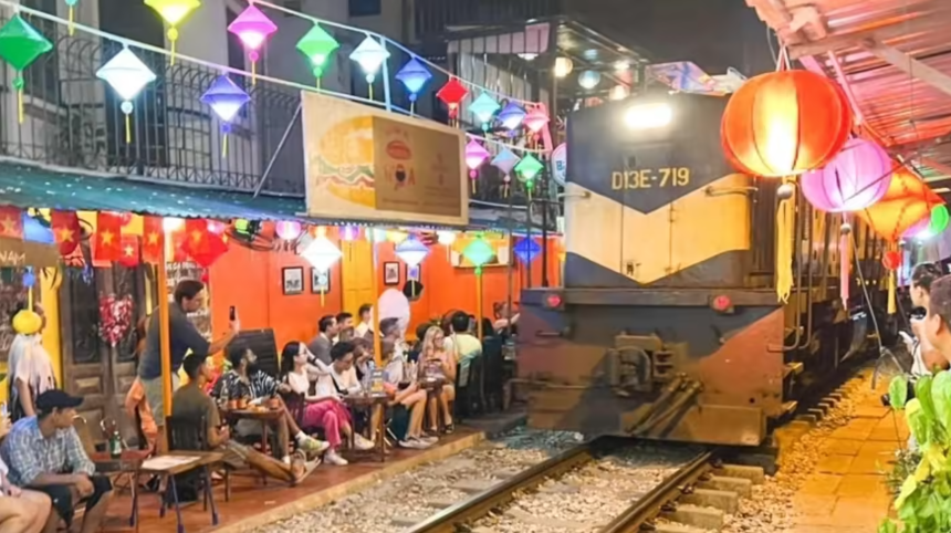 Khám phá một trong những phố cà phê đường tàu đầy lịch sử ở Việt Nam, nơi thể hiện tinh hoa văn hóa đường sắt và phong cách sống độc đáo của người dân địa phương.