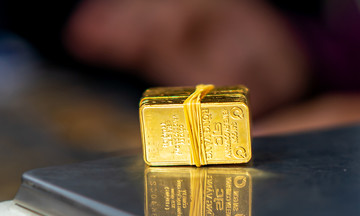 Giá vàng trong nước tiếp tục giảm xuống gần 65 triệu đồng/lượng, chuyên gia nói gì?