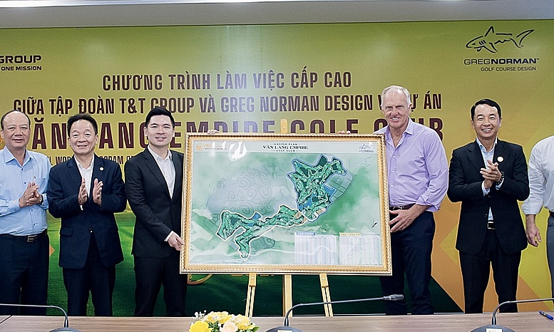 Cú swing đầu tiên của huyền thoại Greg norman tại sân golf Văn Lang Empire