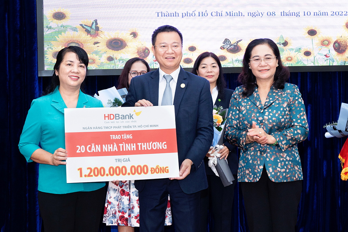 Doanh nghiệp lớn cùng TP.HCM hưởng ứng Tháng cao điểm “Vì người nghèo” 2022